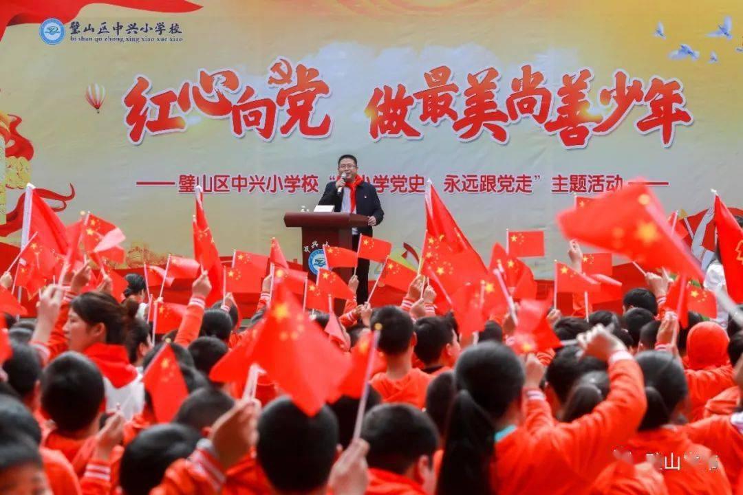救援男孩与狗